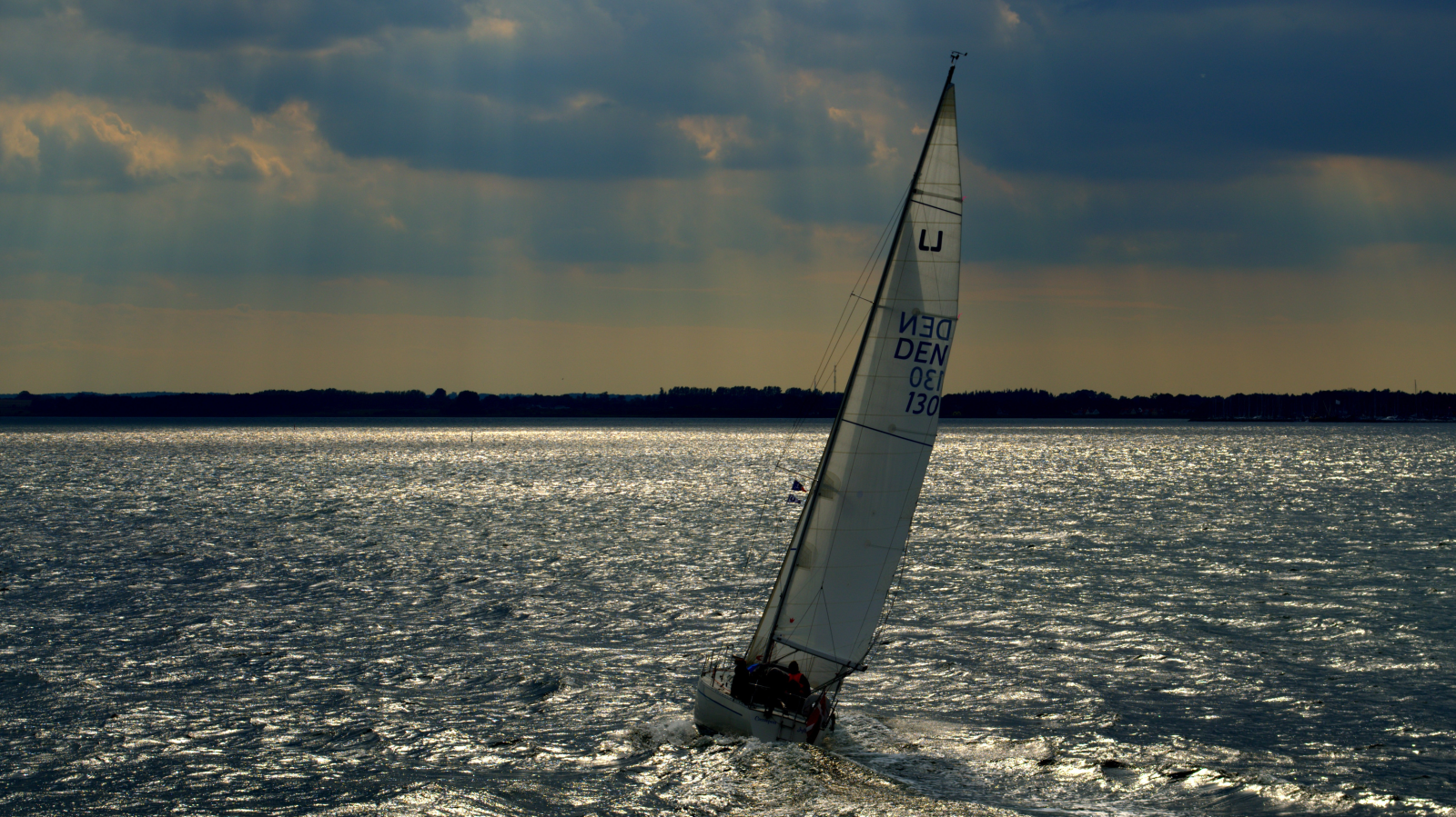 Bergung eines manövrierunfähigen Segelbootes, © pxhere.com / Symbolbild