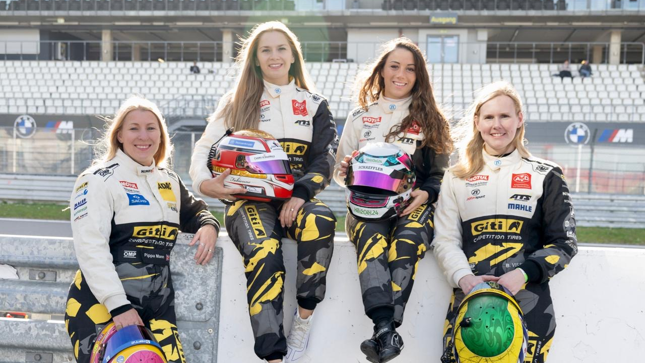 Fabienne Wohlwend mit ihrem Team auf Platz drei, © ZVG