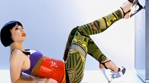 Gülşen’in Erol Köse’ye Hitafen Yazdığı İddia Edilen “Kara Böcükler” Şarkısının Hikayesi, © Poll Produktion - Youtube