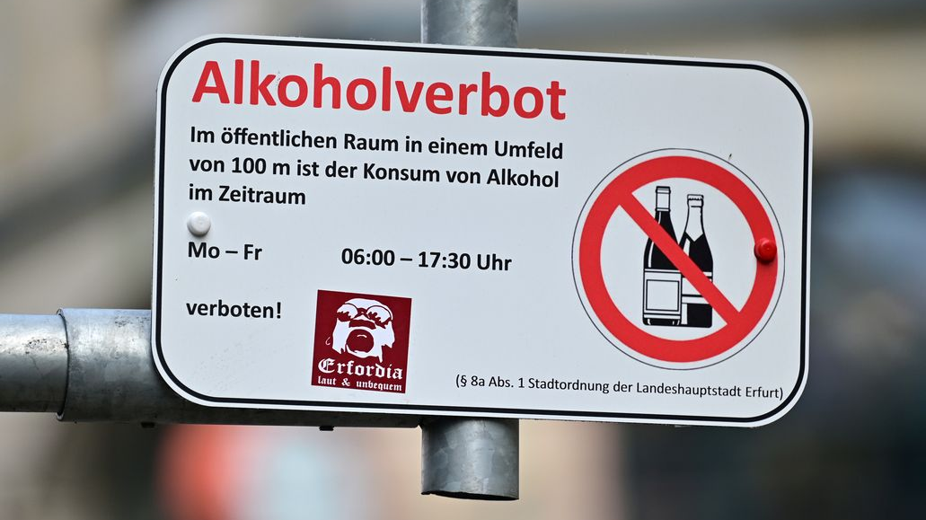 Hamburg-Altona Tren İstasyonunda Alkol Yasağı Hafta Sonu Başladı!, © Martin Schutt/dpa