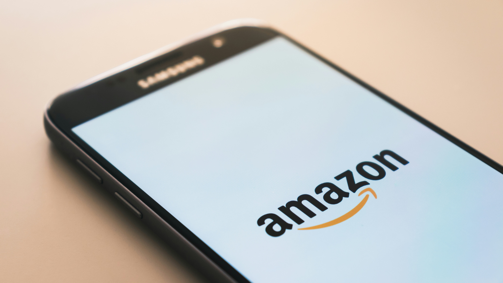 Italien verhängt Millionen Euro Strafe gegen Amazon, © Christian Wiediger/Unsplash