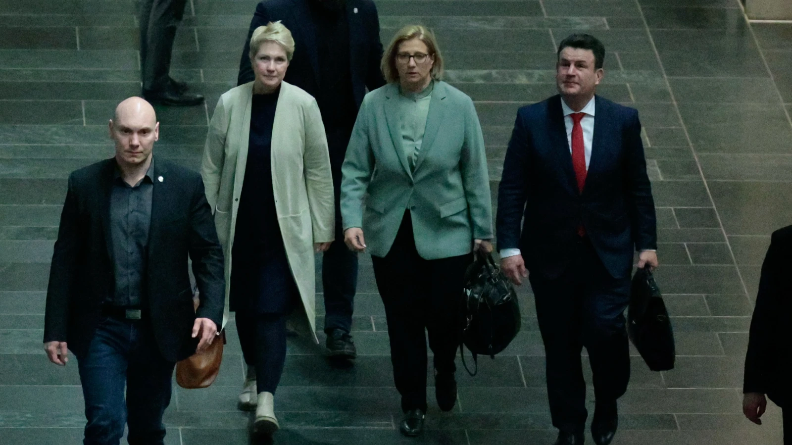 Koalisyon Görüşmeleri Sürüyor: CDU/CSU ve SPD Anlaşmaya Varabilecek mi?, © dpa Koalisyon Görüşmeleri Sürüyor: CDU/CSU ve SPD Anlaşmaya Varabilecek mi?, © dpa