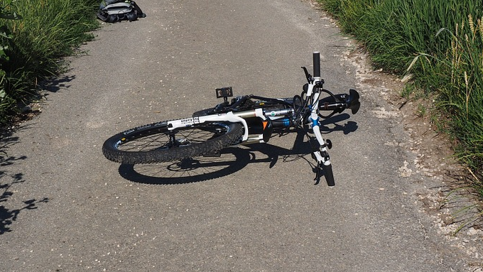 Schwerer Fahrradsturz am Rheindamm, © Pixabay