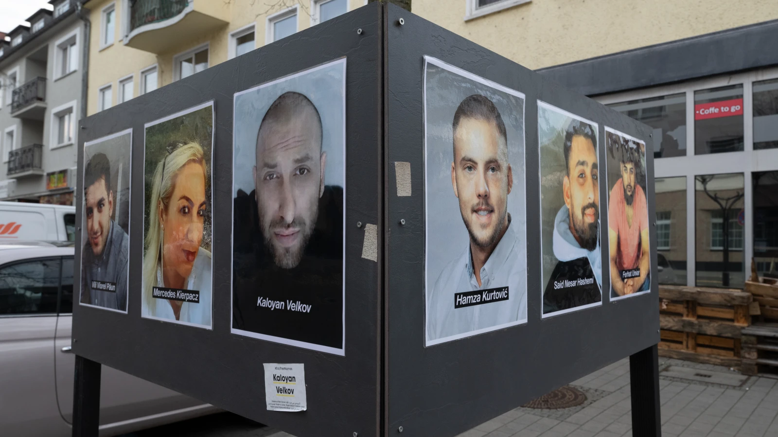 Hanau Irkçı Saldırısının 5. Yıl Dönümünde Kurbanlar Anılıyor, © Boris Roessler/dpa Hanau Irkçı Saldırısının 5. Yıl Dönümünde Kurbanlar Anılıyor, © Boris Roessler/dpa