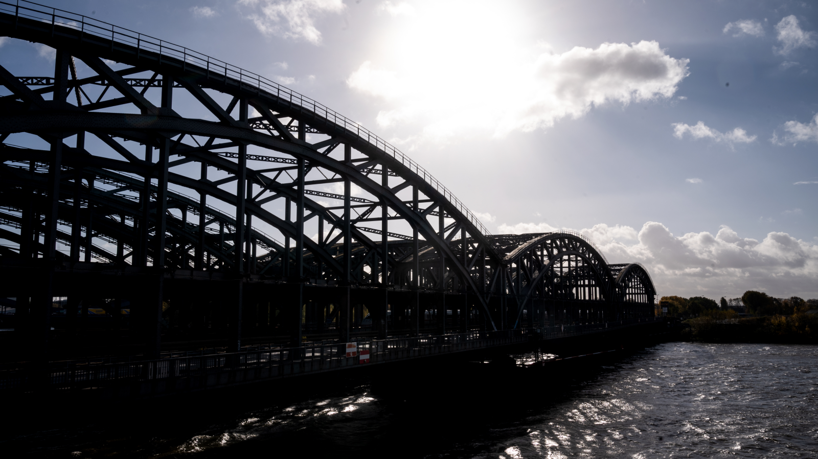 Hamburg Freihafenelbbrücke, Yıl Sonuna Kadar Kapalı Kalacak, © Daniel Bockwoldt/dpa