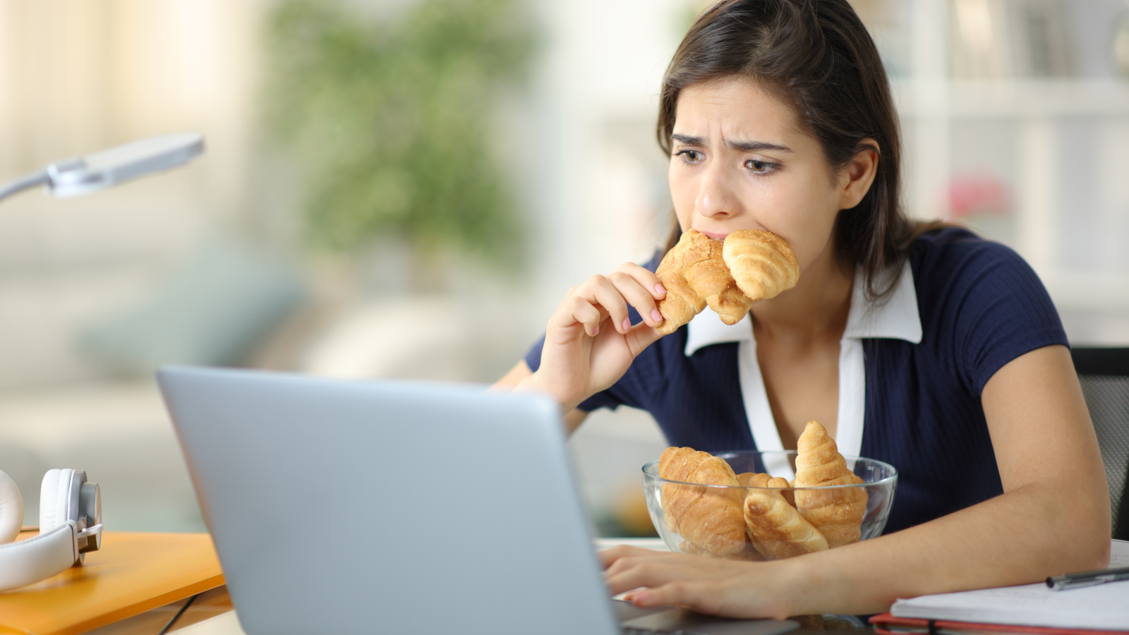 Stresliyken Neden Daha Çok Yiyoruz?, © shutterstock