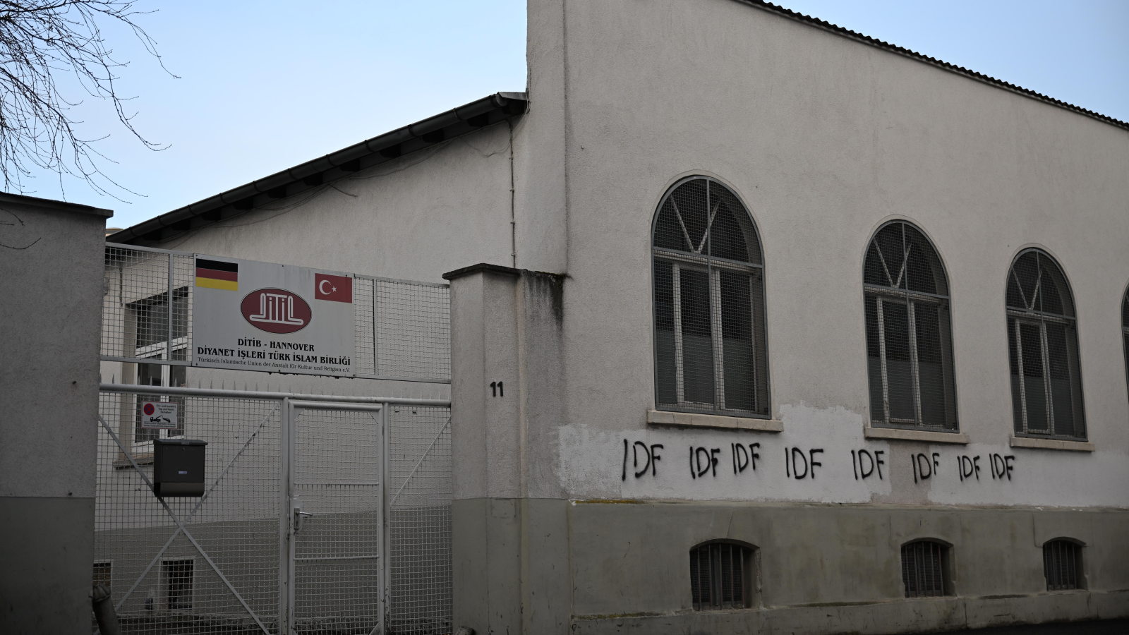 Hannover’de iki camiye saldırı: İslamî derneklere siyasi içerikli yazılar yazıldı, © Shireen Broszies/dpa