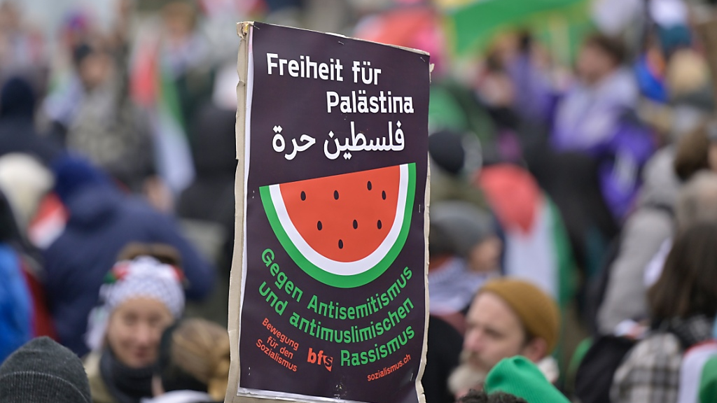 Rund 3000 Personen an Palästina-Kundgebung in Basel, © Keystone/SDA