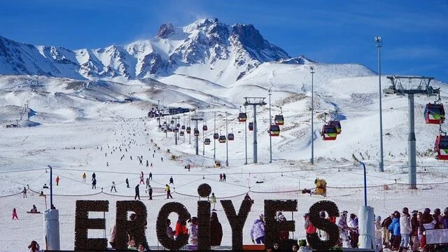 Erciyes, Dünyanın En İyi 25 Kayak Merkezi Arasında!, © haberturk.com.tr Erciyes, Dünyanın En İyi 25 Kayak Merkezi Arasında!, © haberturk.com.tr