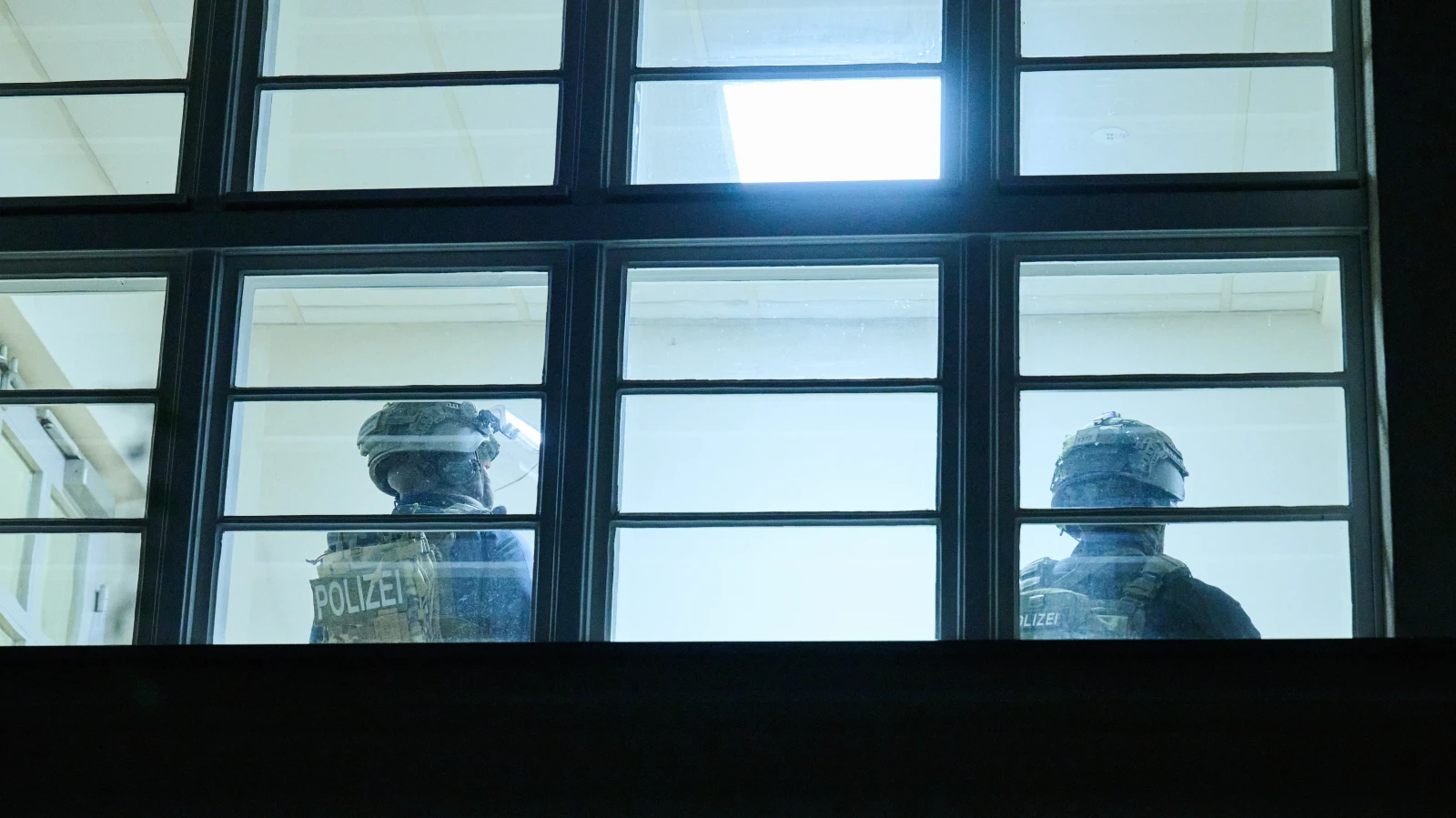 Berlin`de İlkokula Saldırı Alarmı!, © dpa Berlin`de İlkokula Saldırı Alarmı!, © dpa