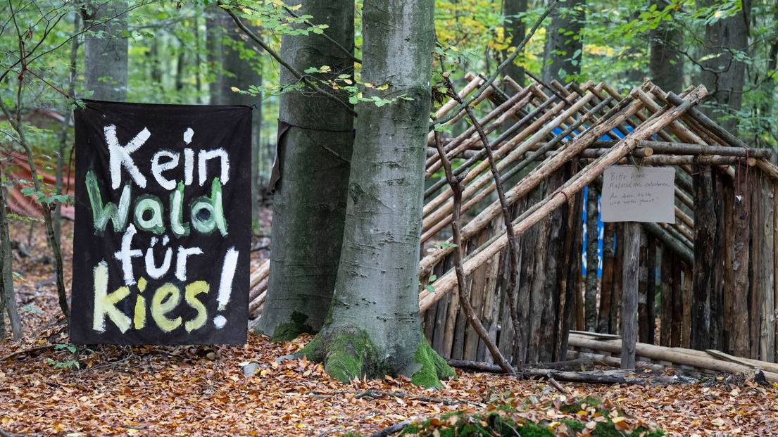 Langener Ormanı’ndaki çevreci kamp tahliye edildi!, © Boris Roessler/dpa