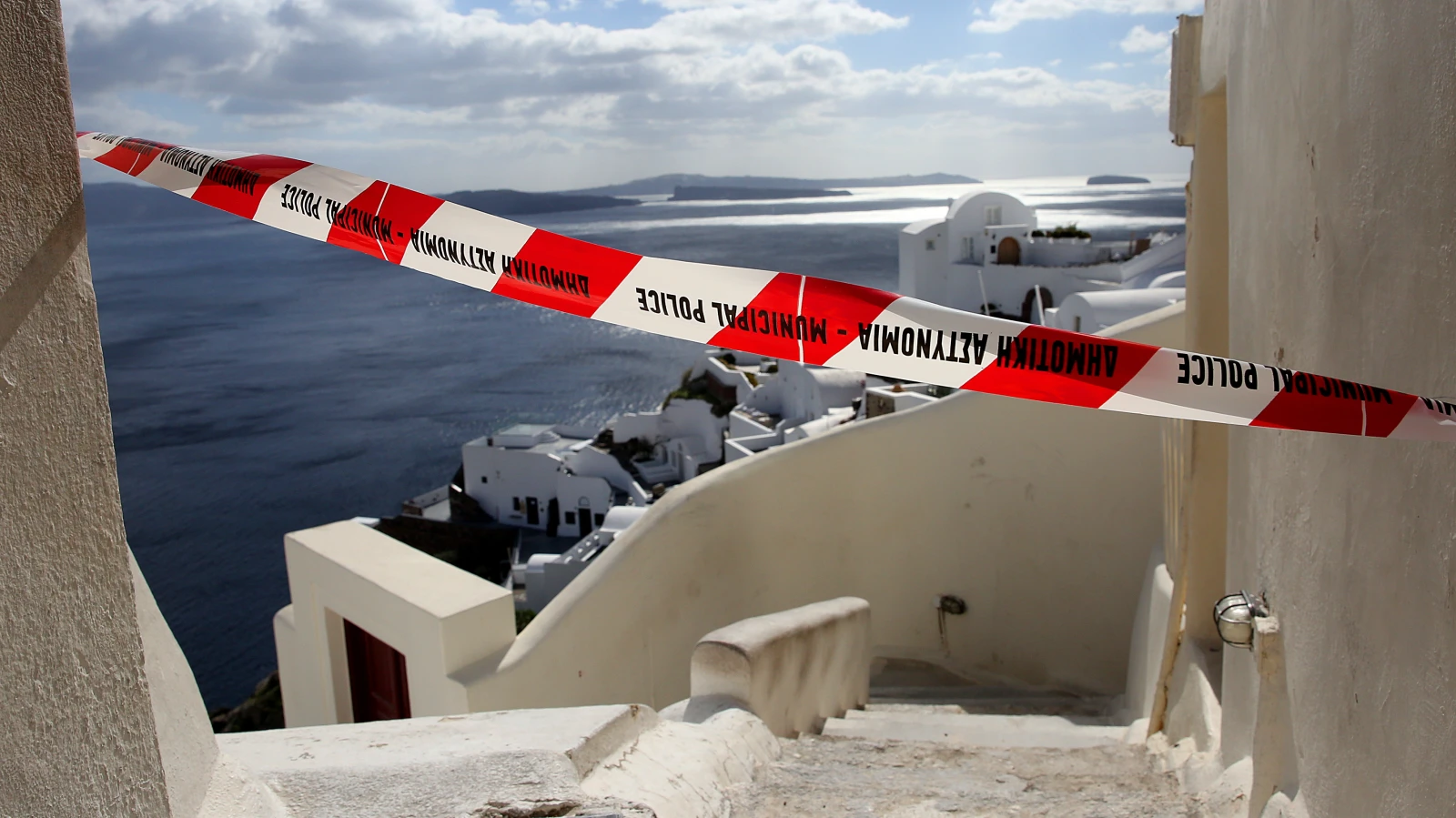 Notstand für Santorini ausgerufen, © EPA/ORESTIS PANAGIOTOU Notstand für Santorini ausgerufen, © EPA/ORESTIS PANAGIOTOU