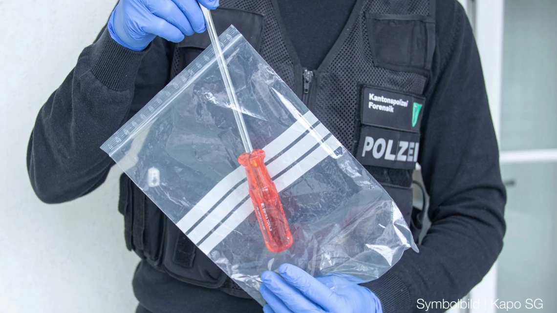 Bei Einbruch in Freibad in Oberriet Tresor gestohlen, © Kantonspolizei St. Gallen Bei Einbruch in Freibad in Oberriet Tresor gestohlen, © Kantonspolizei St. Gallen