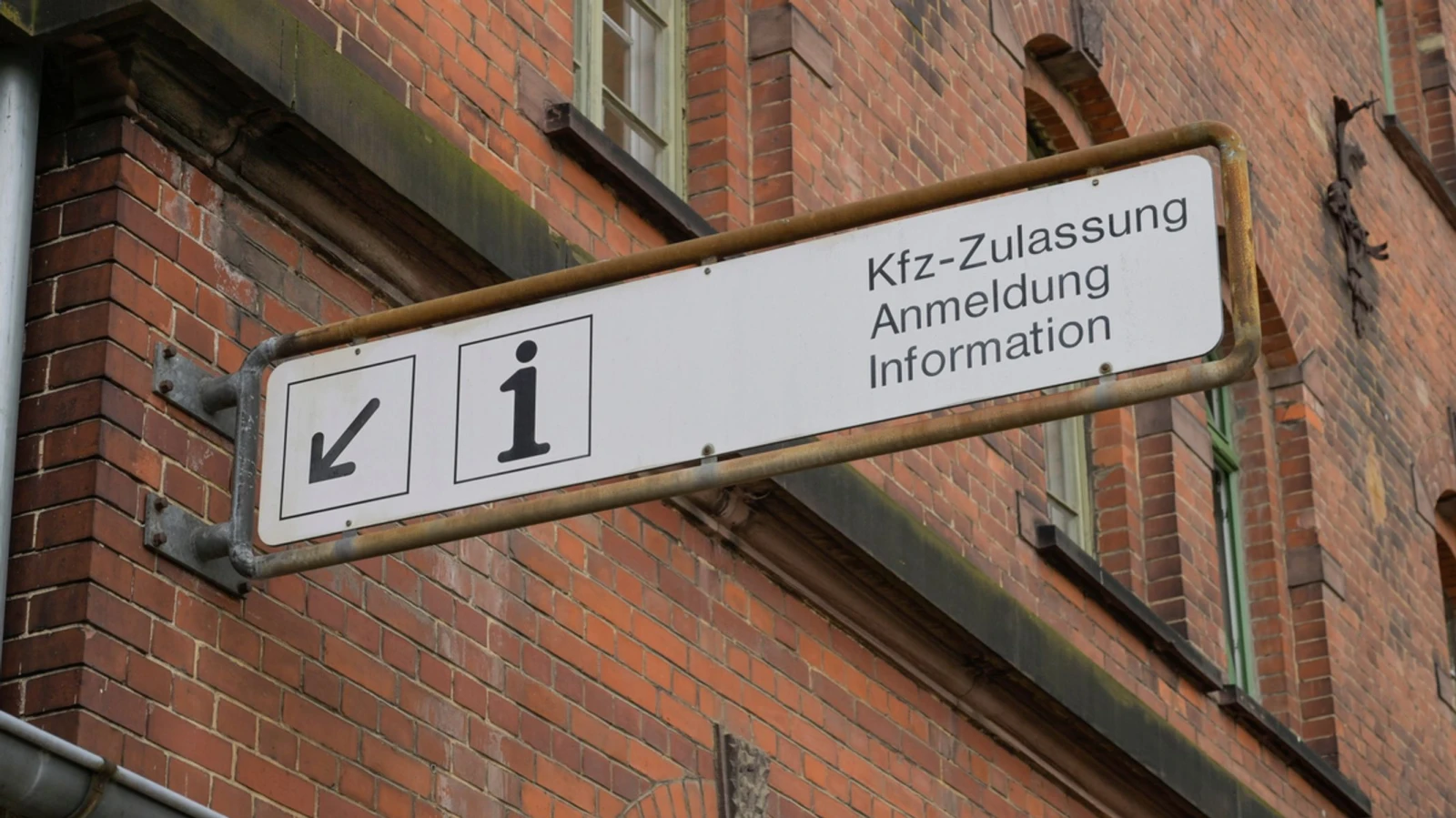 Rhein-Pfalz-Kreis'te araç kayıtlarında gecikmeler, © shutterstock Rhein-Pfalz-Kreis'te araç kayıtlarında gecikmeler, © shutterstock