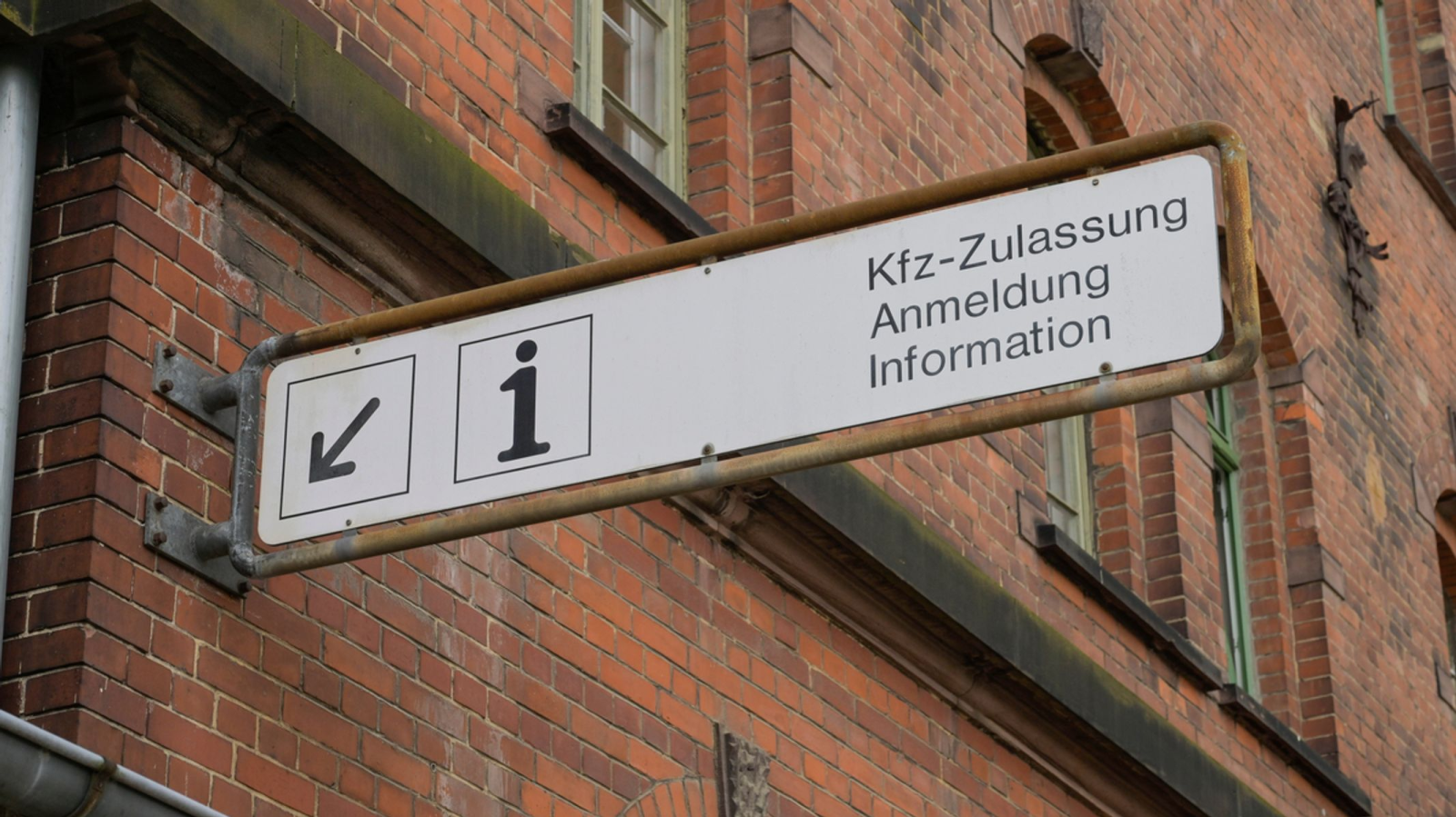  Rhein-Pfalz-Kreis'te araç kayıtlarında gecikmeler, © shutterstock 