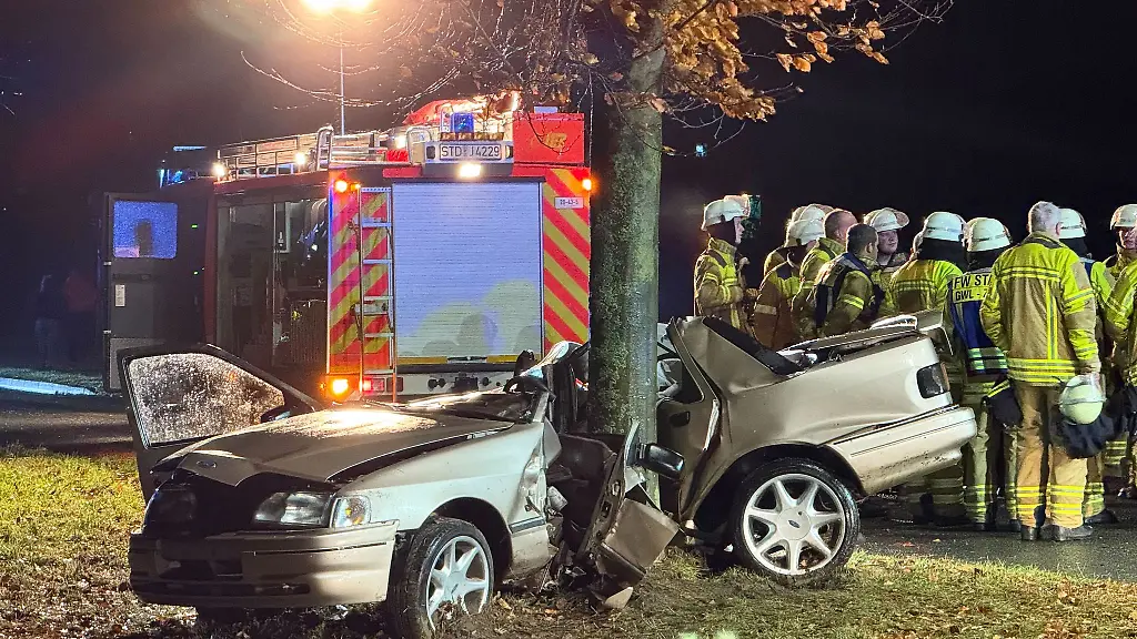Hamburg Yakınlarındaki Stade’deki Kazada İki Kişi Ağır Yaralandı!, © dpa