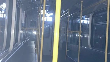 Sabahın 5.40’ında Berlin U-Bahn’ında Zifiri Karanlıkta Yolculuk!, © Taner Sentürk Sabahın 5.40’ında Berlin U-Bahn’ında Zifiri Karanlıkta Yolculuk!, © Taner Sentürk