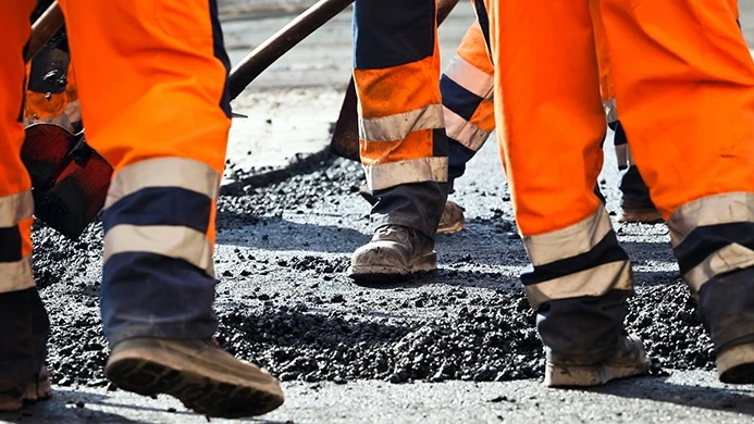 Die Hauptstrasse in Wartau bekommt neuen Belag, © Kanton St.Gallen Die Hauptstrasse in Wartau bekommt neuen Belag, © Kanton St.Gallen