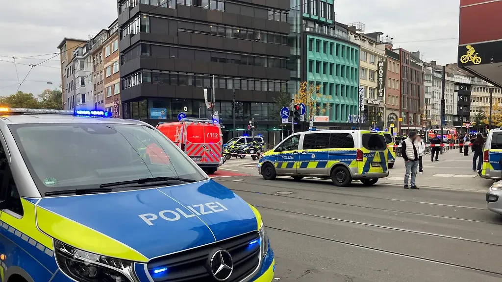 Düsseldorf'ta Polis Şehir Merkezine Araçla Gelmeme Uyarısı Yaptı!, © dpa Düsseldorf'ta Polis Şehir Merkezine Araçla Gelmeme Uyarısı Yaptı!, © dpa