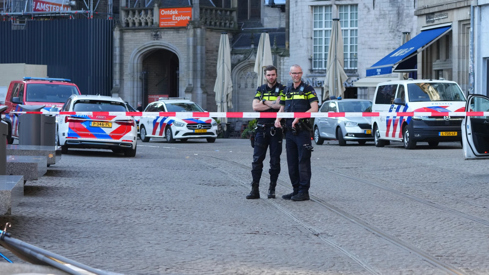 Amsterdam Şehir Merkezinde Bıçaklı Saldırı: Beş Yaralı, Bir Gözaltı, © Peter Dejong/AP/dpa Amsterdam Şehir Merkezinde Bıçaklı Saldırı: Beş Yaralı, Bir Gözaltı, © Peter Dejong/AP/dpa