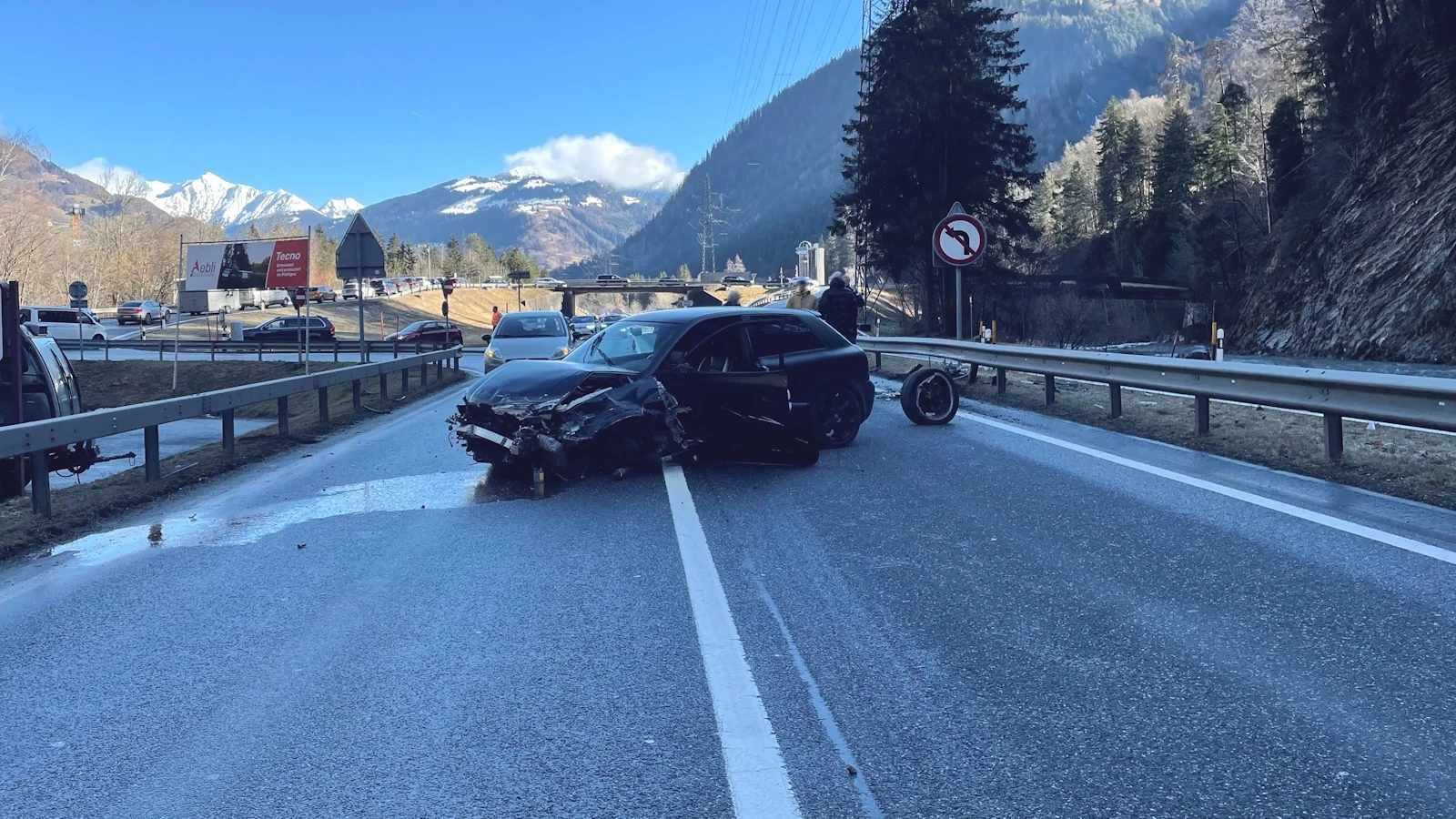 Frontal-seitliche Kollision auf der Prättigauerstrasse, © Kantonspolizei Graubünden Frontal-seitliche Kollision auf der Prättigauerstrasse, © Kantonspolizei Graubünden