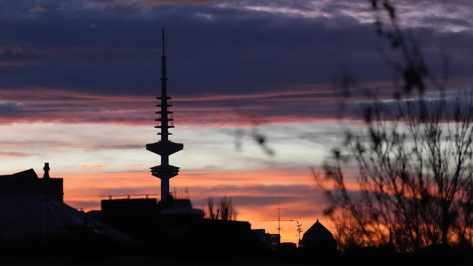Hamburg Televizyon Kulesi’nin yenilenmesi netleşti: Maliyet artıyor, açılış 2031’de, © Marcus Brandt/dpa Hamburg Televizyon Kulesi’nin yenilenmesi netleşti: Maliyet artıyor, açılış 2031’de, © Marcus Brandt/dpa