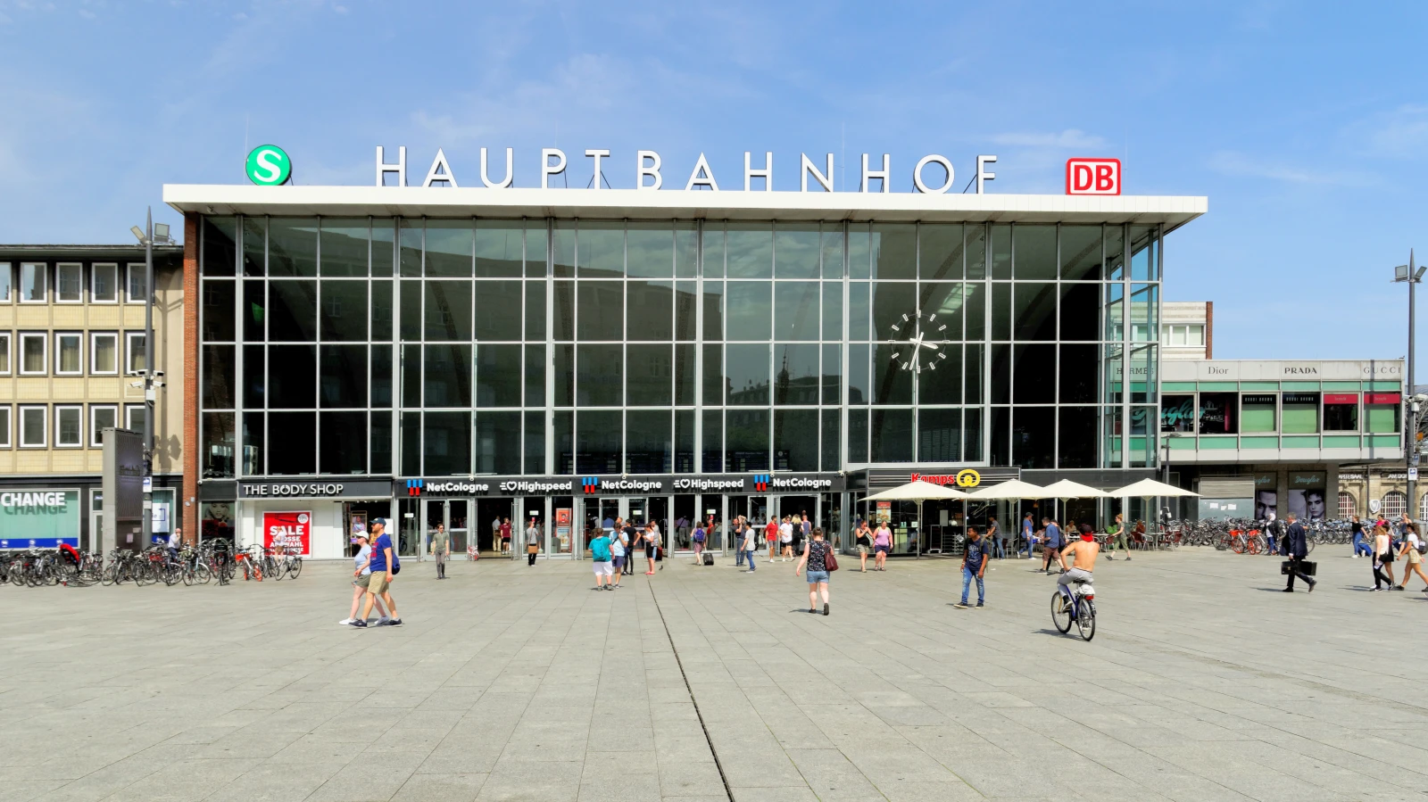 Köln Merkez Tren İstasyonundaki İnşaat Esnafı Zorluyor: Satışlar Yüzde 60 Düştü, © shutterstock Köln Merkez Tren İstasyonundaki İnşaat Esnafı Zorluyor: Satışlar Yüzde 60 Düştü, © shutterstock