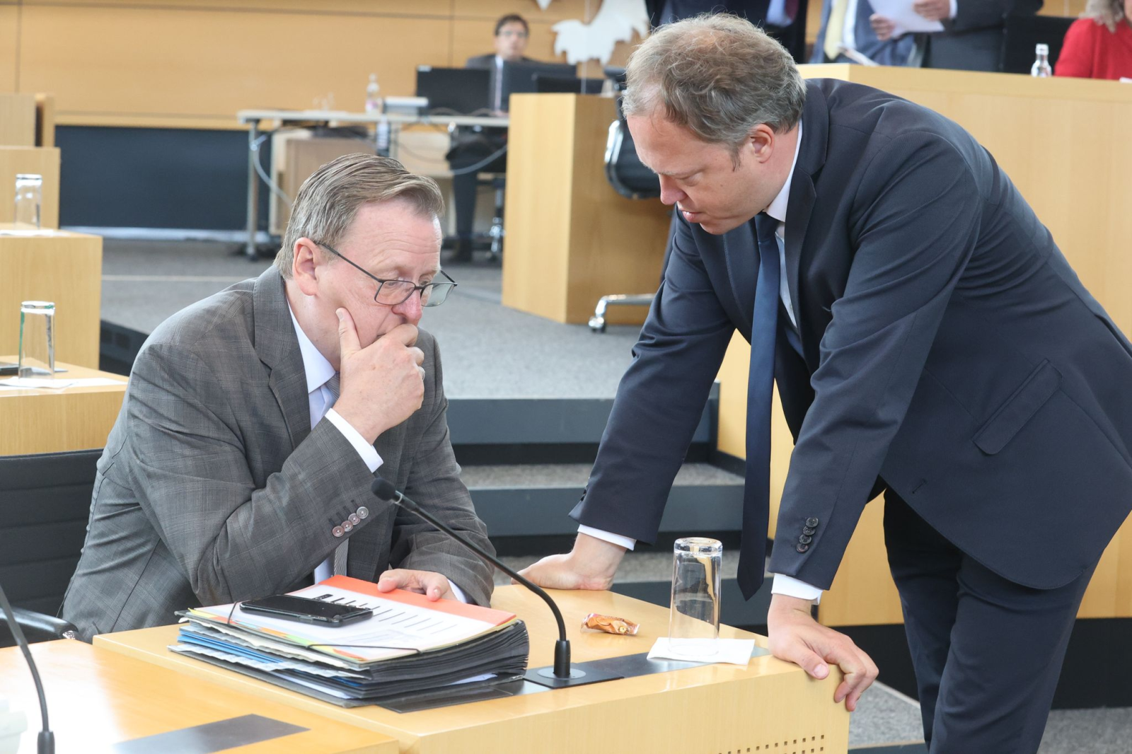 Bodo Ramelow (Die Linke, l), Ministerpräsident von Thüringen und Mario Voigt (CDU), Fraktionsvorsitzender im Thüringer Landtag.
