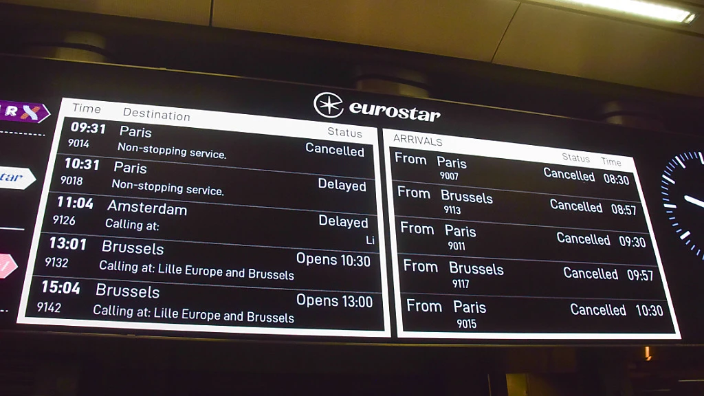 Überflutete Bahntunnel nahe London legen Eurostar-Züge lahm, © Vuk Valcic/ZUMA Press Wire/dpa Überflutete Bahntunnel nahe London legen Eurostar-Züge lahm, © Vuk Valcic/ZUMA Press Wire/dpa