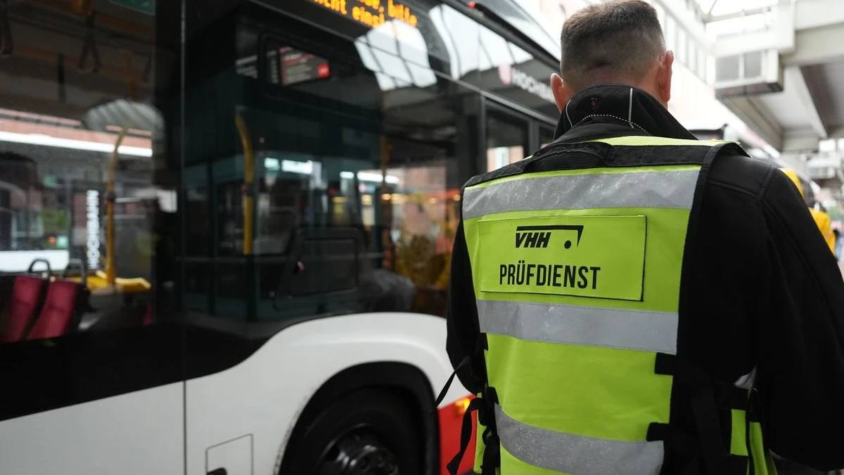 Hamburg’da büyük bilet kontrolü: Yaklaşık yüzde 3,5 biletsiz çıktı!, © Marcus Brandt/dpa Hamburg’da büyük bilet kontrolü: Yaklaşık yüzde 3,5 biletsiz çıktı!, © Marcus Brandt/dpa