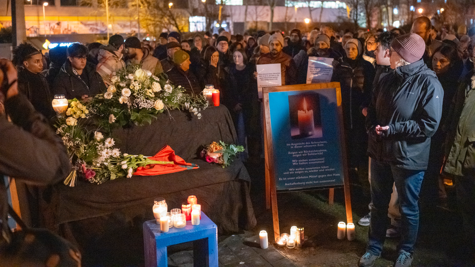 Aschaffenburg Saldırısı: Zanlı Psikiyatriye Sevk EdildiAschaffenburg Saldırısı: Zanlı Psikiyatriye Sevk Edildi, © Foto: Daniel Vogl/dpa