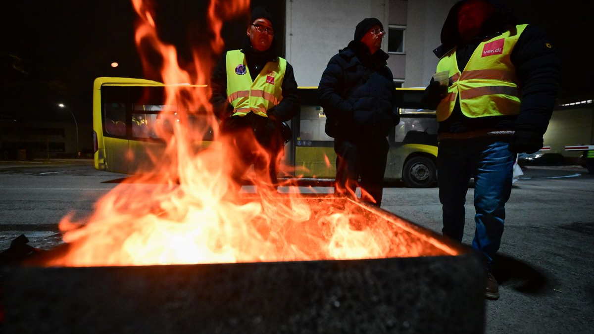 Berlin’de Toplu Taşımada Uyarı Grevleri Başladı!, © Sebastian Christoph Gollnow/dpa
