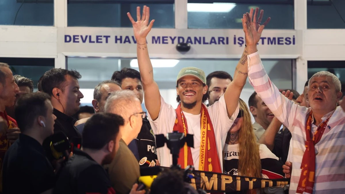 Galatasaray’ın yeni transferi Leroy Sané Istanbul´da! , © Murat Akbas/dpa Galatasaray’ın yeni transferi Leroy Sané Istanbul´da! , © Murat Akbas/dpa