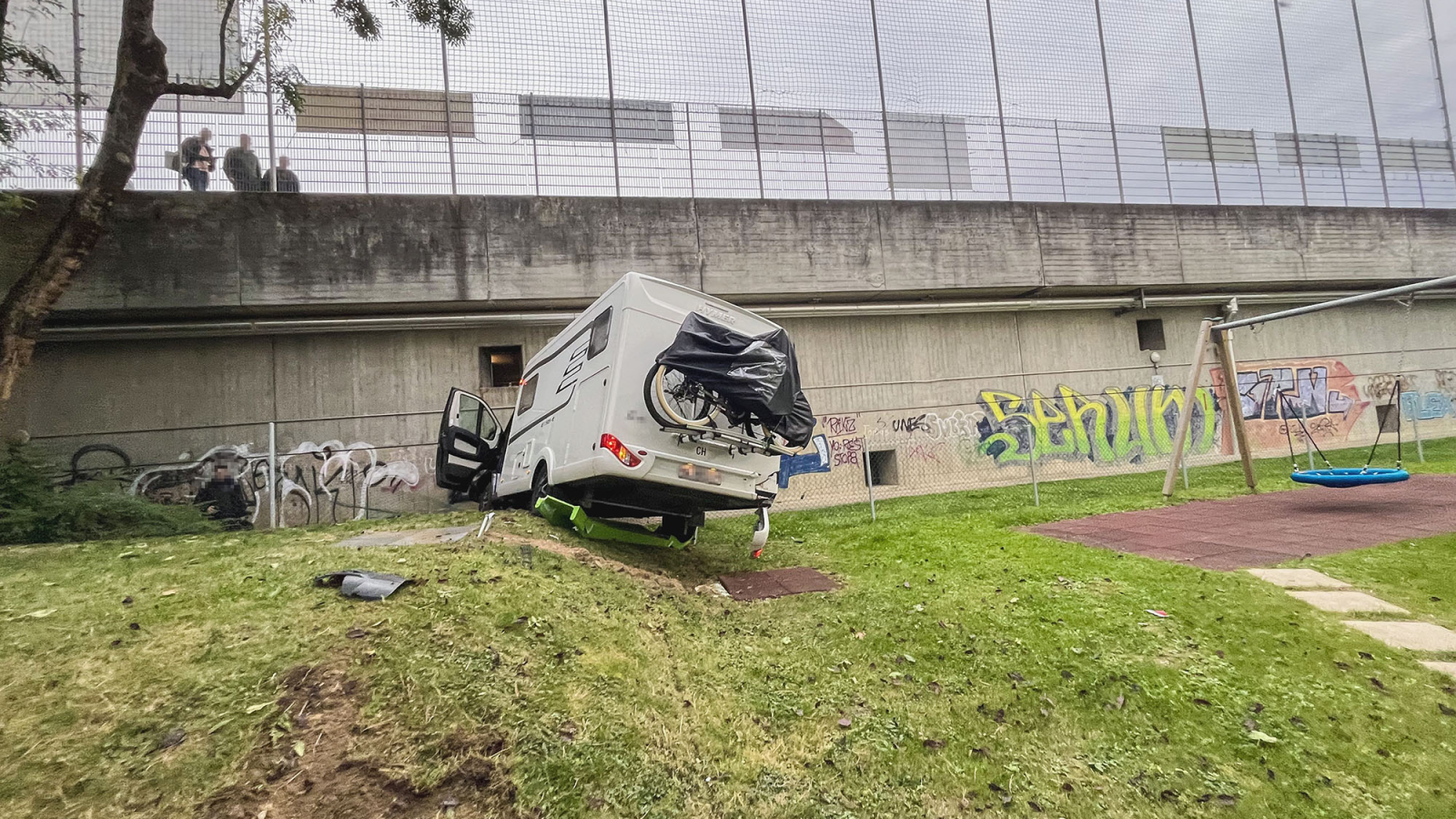 Wohnmobillenkerin verursacht Selbstunfall, © Polizei Basel-Landschaft