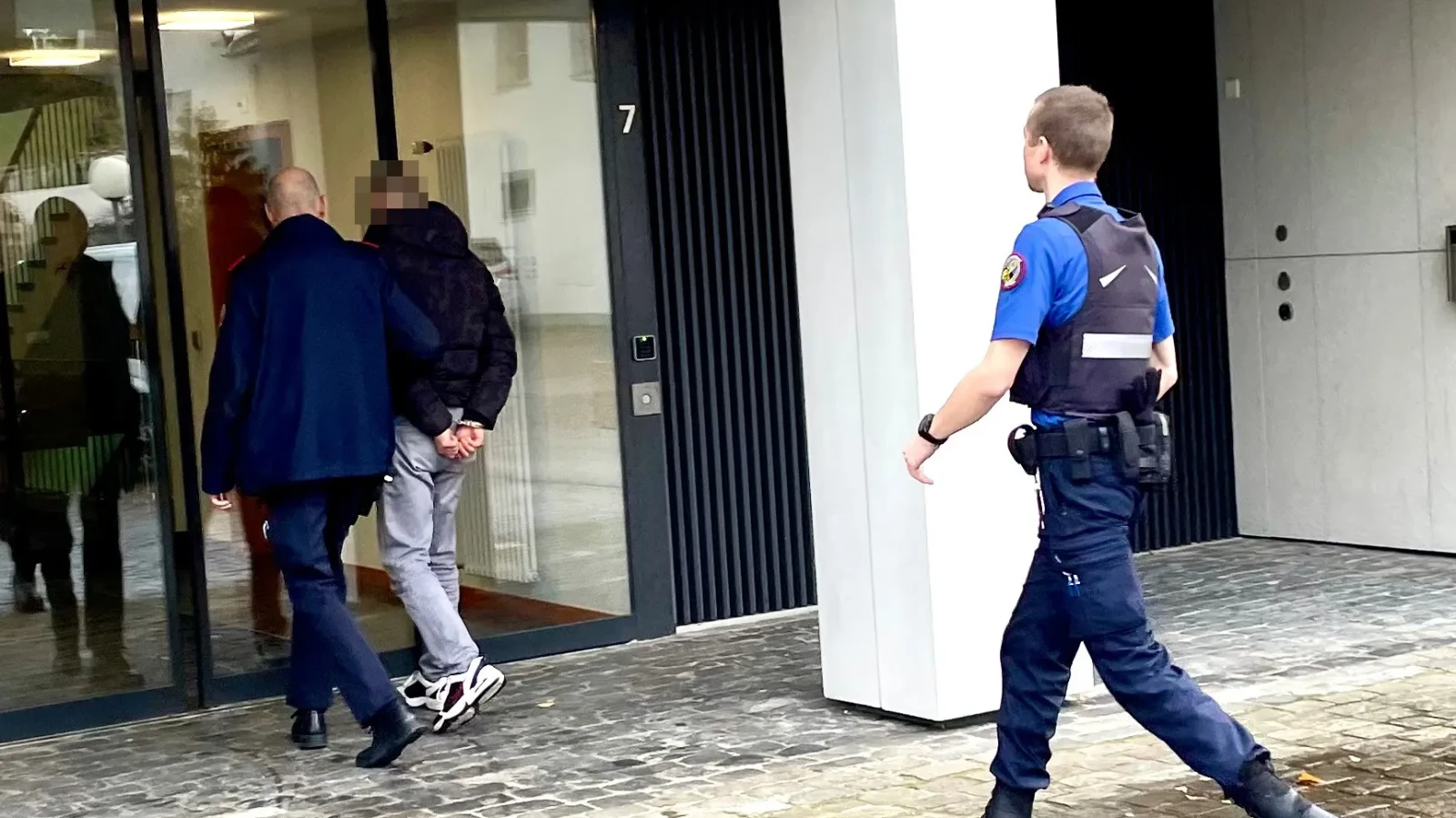 Familienvater hat Geschlechtsverkehr mit Minderjährigen - jetzt verurteilt, © 20 Minuten Familienvater hat Geschlechtsverkehr mit Minderjährigen - jetzt verurteilt, © 20 Minuten