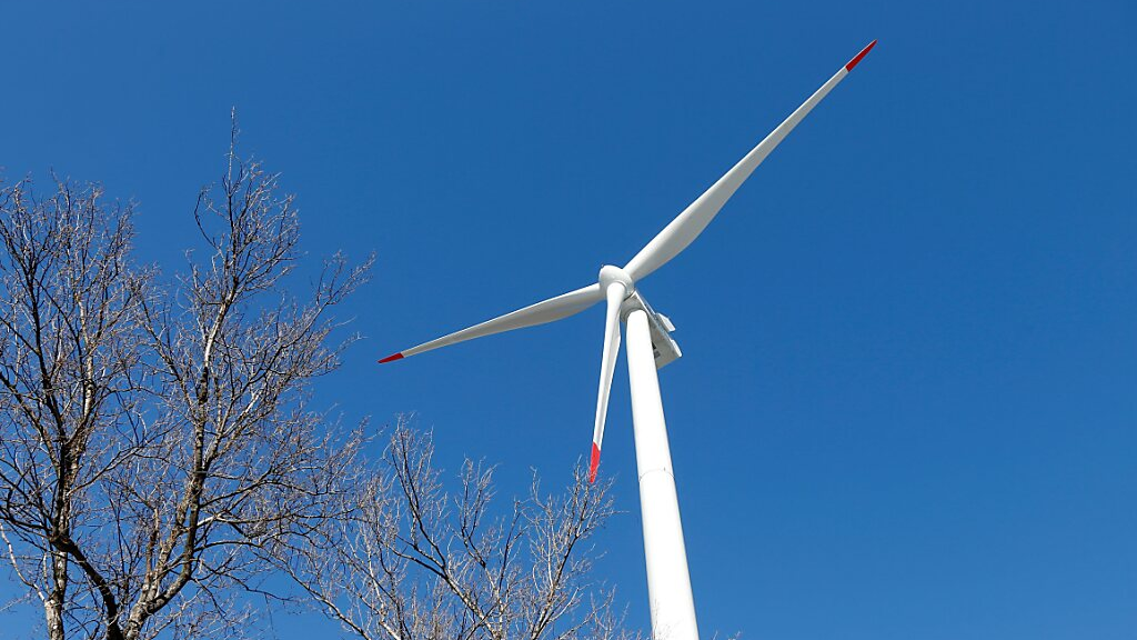 Zwei Windkraft-Initiativen fordern Mitspracherecht und Waldschutz, © Keystone/SDA