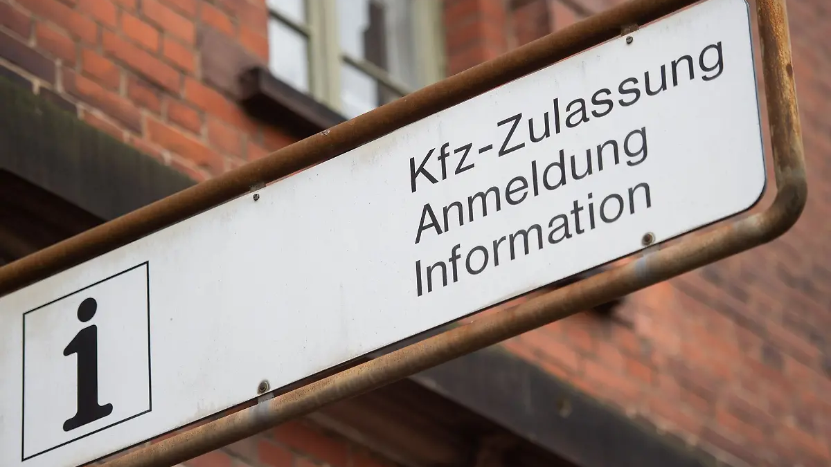 Rheinland-Pfalz’da Araç Tescilinde Yazılım Krizi Vatandaşlar Tepkili!, © dpa