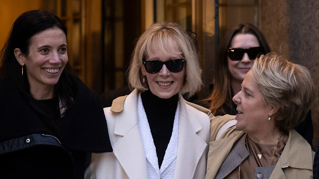 Trump zu Zahlung von 83 Millionen Dollar verurteilt, © Yuki Iwamura/FR171758 AP/AP Trump zu Zahlung von 83 Millionen Dollar verurteilt, © Yuki Iwamura/FR171758 AP/AP