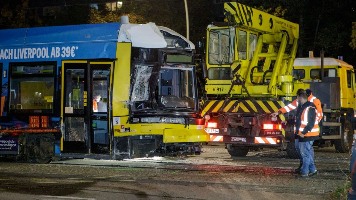 S-Bahn Kaza Yaptı: Raylarda Sıkışan Araca Çarptı , © Julius-Christian Schreiner/dpa /Arşiv S-Bahn Kaza Yaptı: Raylarda Sıkışan Araca Çarptı , © Julius-Christian Schreiner/dpa /Arşiv