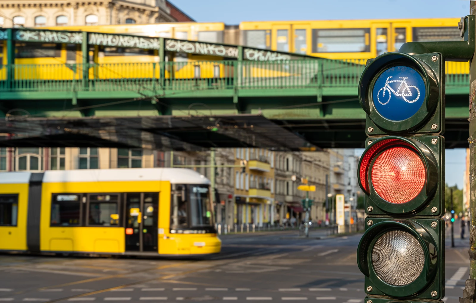 Sicher mit dem Fahrrad in Berlin: Zwischen Kiezstraße, Kreuzung und Alltagsstress, © sportscheck.com Sicher mit dem Fahrrad in Berlin: Zwischen Kiezstraße, Kreuzung und Alltagsstress, © sportscheck.com