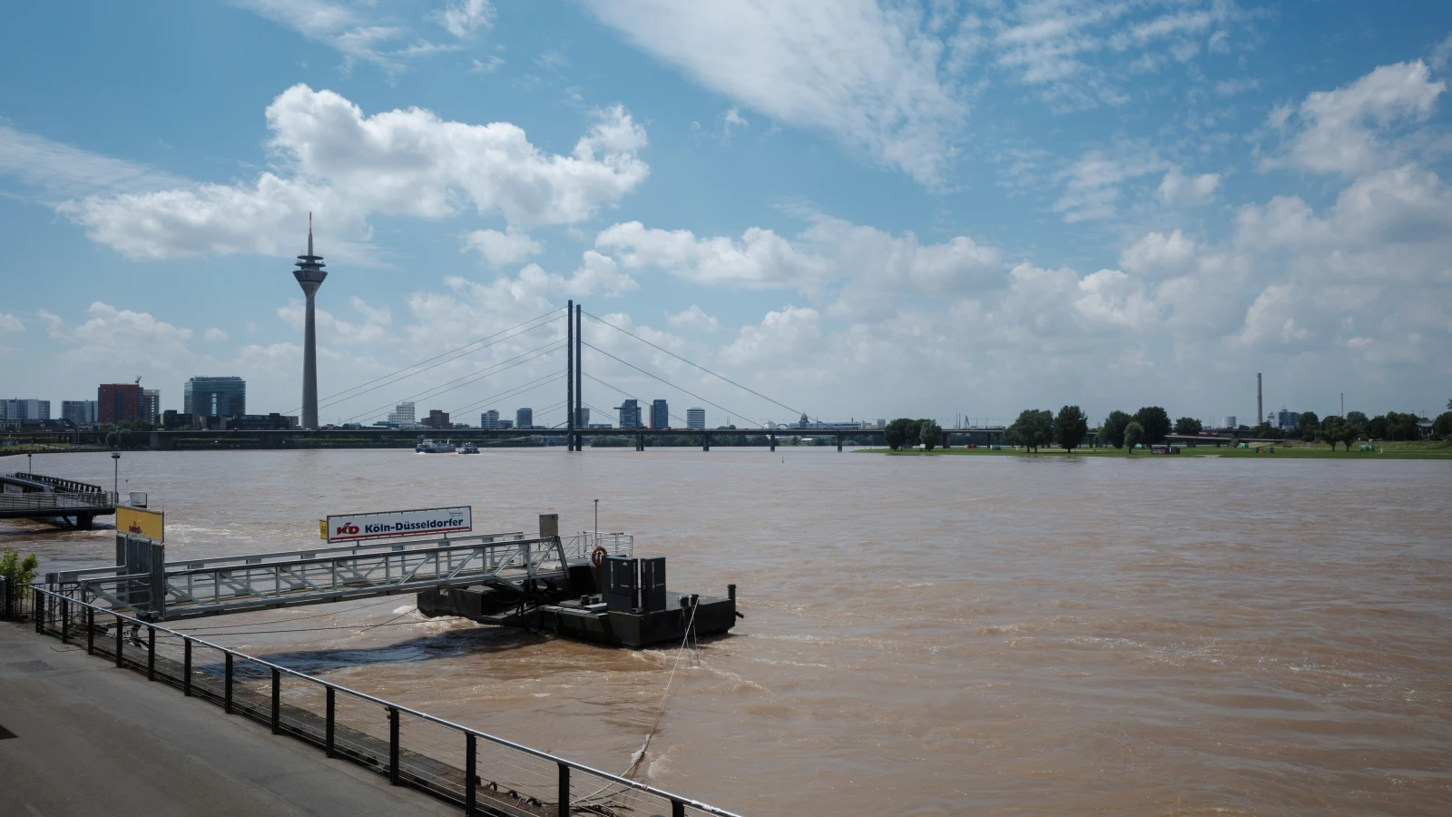 NRW'de Yine "Yeşil Noel": Kar Günleri Azalıyor, © shutterstoc NRW'de Yine "Yeşil Noel": Kar Günleri Azalıyor, © shutterstoc