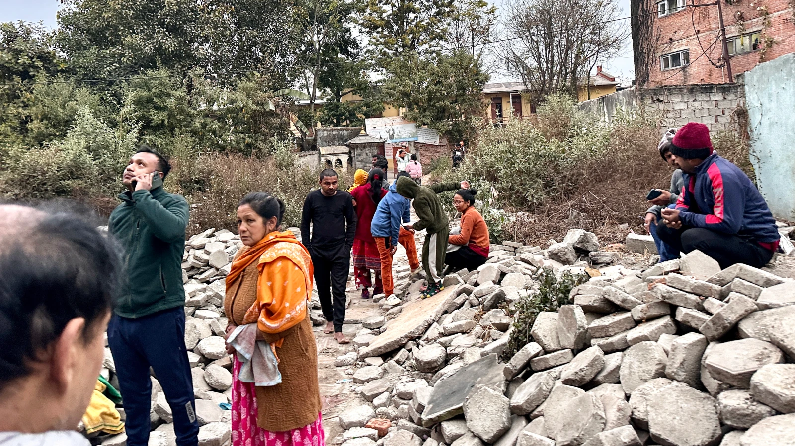 Vorerst reisen keine Schweizer Helfer ins Erdbebengebiet, © EPA/SUNIL SHARMA Vorerst reisen keine Schweizer Helfer ins Erdbebengebiet, © EPA/SUNIL SHARMA