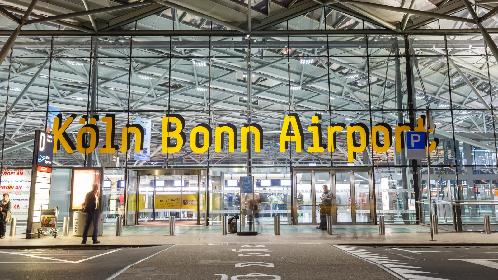 Köln-Bonn Havalimanı’nda Uzun Kuyruklar: Güvenlik Kontrollerinde Bir Saatten Fazla Bekleyiş, © shutterstock Köln-Bonn Havalimanı’nda Uzun Kuyruklar: Güvenlik Kontrollerinde Bir Saatten Fazla Bekleyiş, © shutterstock