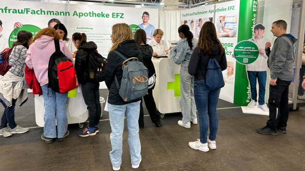 Die Berufe in der Apotheke, © z.V.g. Apotheken beider Basel