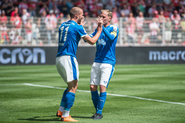 René Eckardt (r.), hier noch im Trikot des FC Carl Zeiss Jena, gewann zum siebten Mal den Thüringenpokal., © Arne Bänsch/dpa
