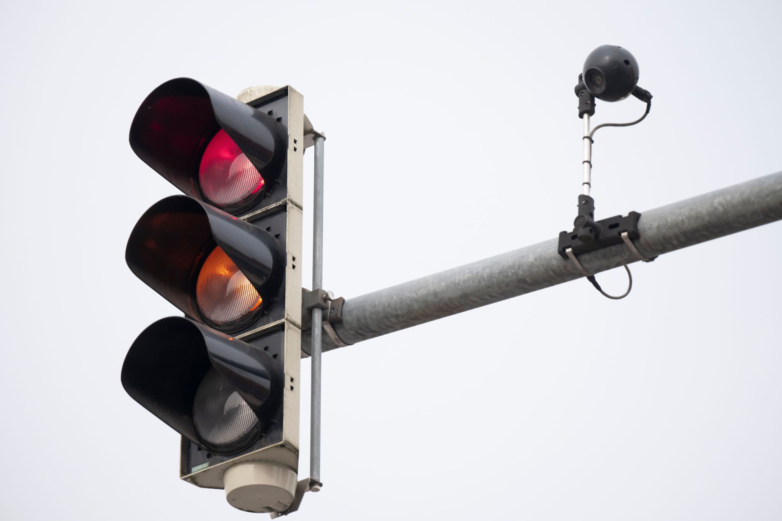 Nach dem Aus der Ampel-Regierung im Bund verzeichnen die Thüringer Landesverbände von SPD, FDP und Grünen Neueintritte (Symbolfoto)., © Peter Kneffel/dpa