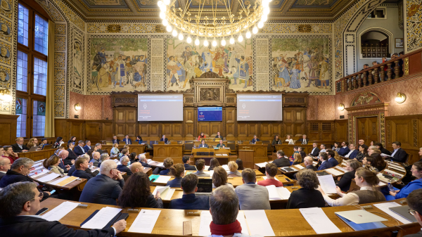 Uffreger vo dr Wuche: Das Zückerli für die Saatsangestellten, © Michael Fritschi 