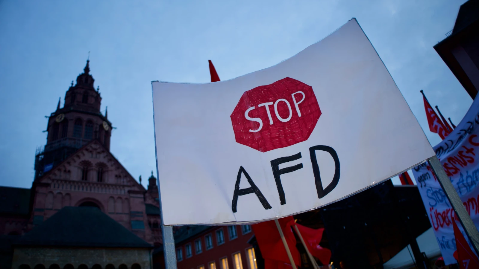 Almanya’da SPD, AfD hakkında olası bir parti yasaklama davasının yolunu açmak için federal ve eyalet düzeylerinde bir çalışma grubu kurulmasını talep ediyor. , © AfD Almanya’da SPD, AfD hakkında olası bir parti yasaklama davasının yolunu açmak için federal ve eyalet düzeylerinde bir çalışma grubu kurulmasını talep ediyor. , © AfD