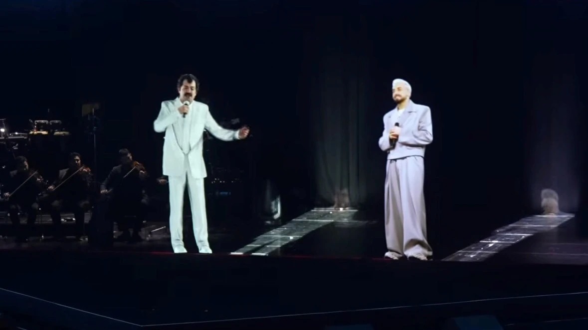 Sefo’dan Sahne Şovu: Müslüm Baba Hologram Olarak Geri Döndü, © sefo / instagram Sefo’dan Sahne Şovu: Müslüm Baba Hologram Olarak Geri Döndü, © sefo / instagram