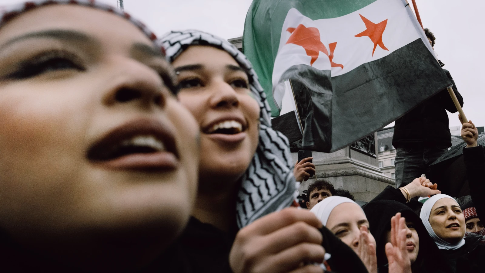 Bremen’de 2.500 Kişi, Esad Rejiminin Devrilişini Kutladı!, © dpa Bremen’de 2.500 Kişi, Esad Rejiminin Devrilişini Kutladı!, © dpa